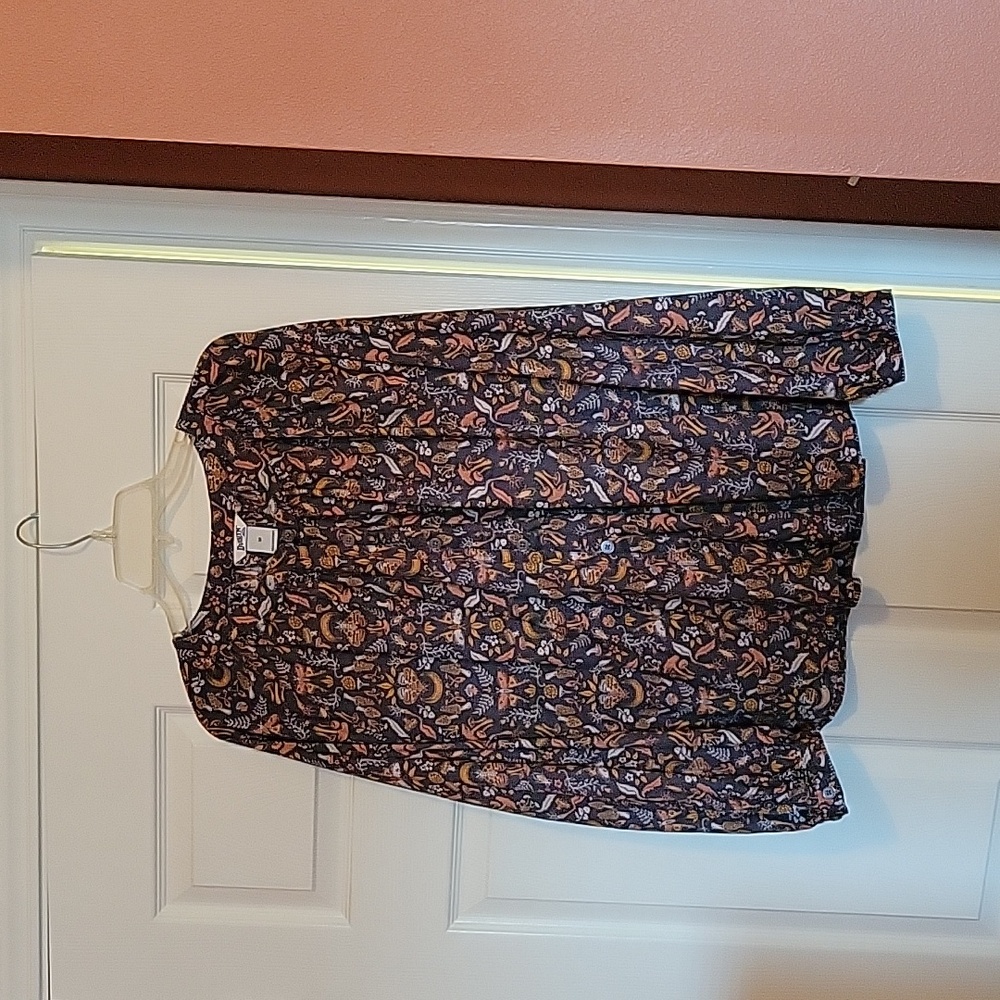 Duluth Medium Raglan Sleeve Blouse